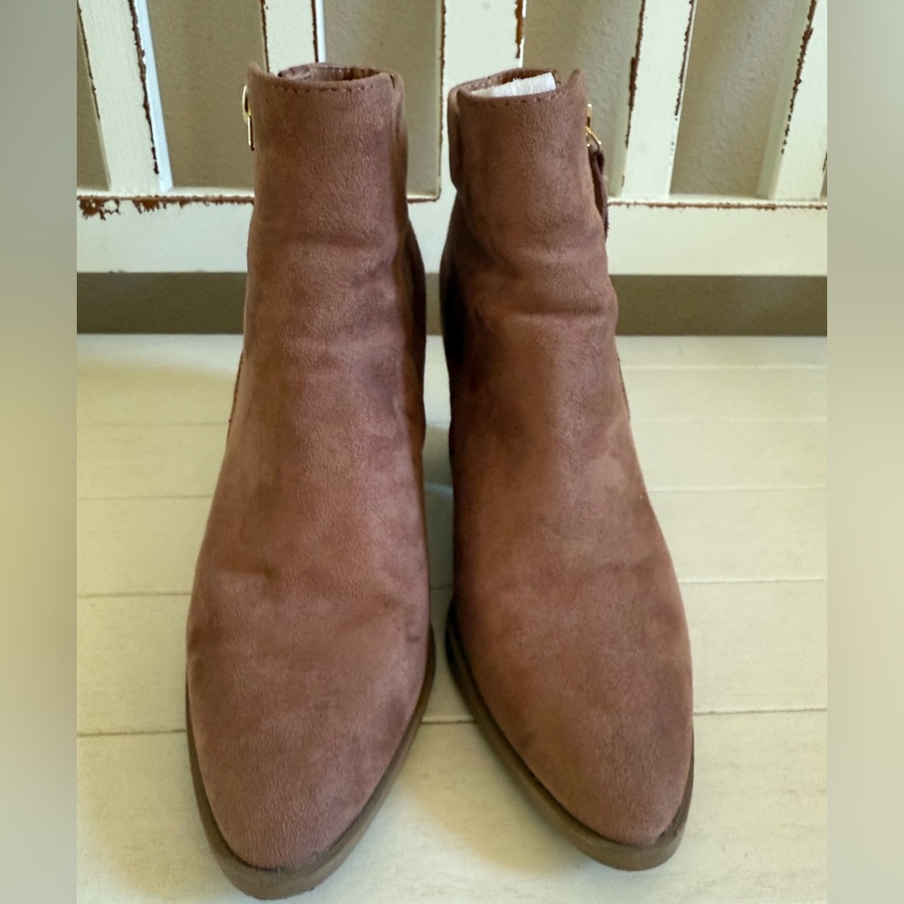 Qupid‎ Rose Gold Color Ankle Boots w/ Inside Zipper size 6
